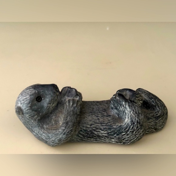 Wolf Original Sea Otter Eating Shellfish Sculpture Figure Handmade Canada Rare - Picture 2 of 8